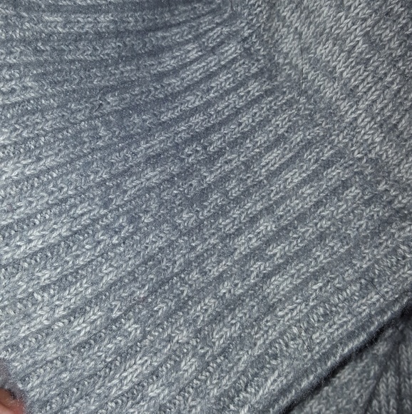 (SOLD) J. Crew Women's Sweater - Picture 6 of 6